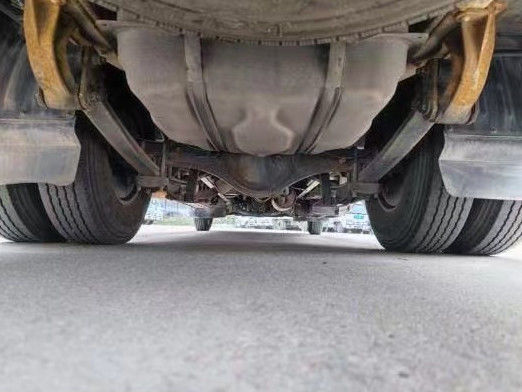 23 użytych miejsc Autobus z uszczelnionym oknem Manualna skrzynia biegów