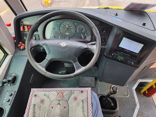 Diesel Euro 4 Zrezygnowany autobus szkolny Dongfeng 56 miejsc Żółty autobus szkolny