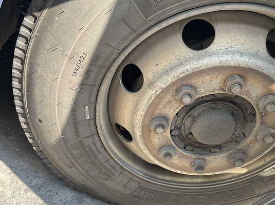 Dieselowy autobus turystyczny 37 miejsc 2 drzwi LHD Euro 4 z ręczną skrzynią biegów