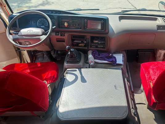 23 miejsc autobus turystyczny z ręczną skrzynią biegów