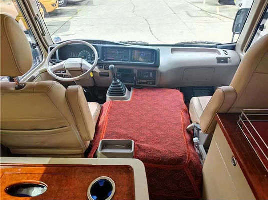 11-osobowy minibus Toyota Coaster z ręczną skrzynią biegów