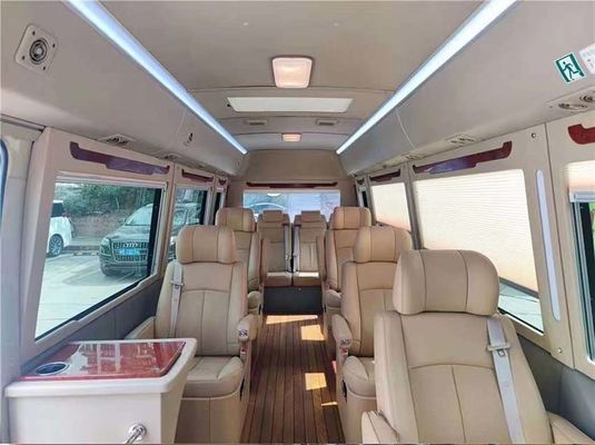 11-osobowy minibus Toyota Coaster z ręczną skrzynią biegów