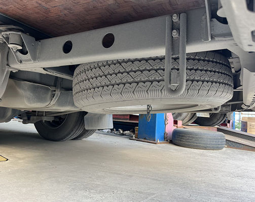 Toyota 23 miejsc używany autobus kolejowy 7m Benzyna używany minibus