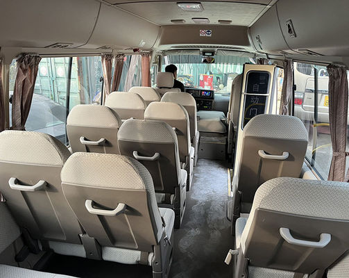 Toyota 23 miejsc używany autobus kolejowy 7m Benzyna używany minibus