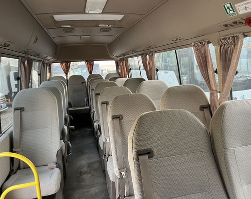 Toyota 23 miejsc używany autobus kolejowy 7m Benzyna używany minibus