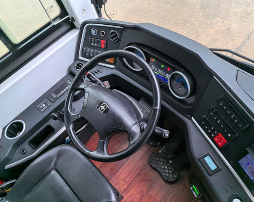 48-osobowy autobus długodystansowy z maksymalną prędkością 100 km/h i skrzynią biegów ręcznych