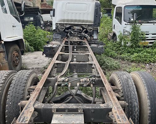 Używana ciężarówka Isuzu ELF 600p Ładunkowa ciężarówka 4KH1 Silnik wysokoprężny i biała kadłubka