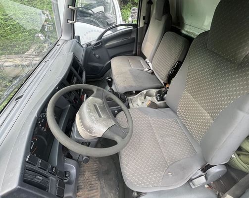 Używana ciężarówka Isuzu ELF 600p Ładunkowa ciężarówka 4KH1 Silnik wysokoprężny i biała kadłubka