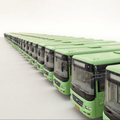 Używany 8-metrowy, lewostronny, zielony autobus z silnikiem Diesla