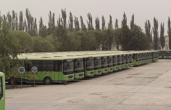 Autobus używany Yuchai z silnikiem przednim, 19/60 miejsc, pojemność 3767 ml, zapewniający płynny transport
