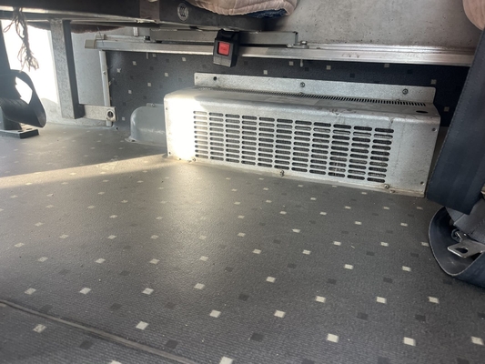 Używany żółty autobus King Long: układ siedzeń 63-osobowy, silnik Yuchai i manualna skrzynia biegów