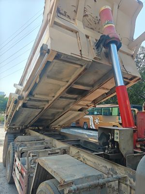 Żółty dwuosobowy używany wywrotka Howo wyprodukowana w 2019 roku